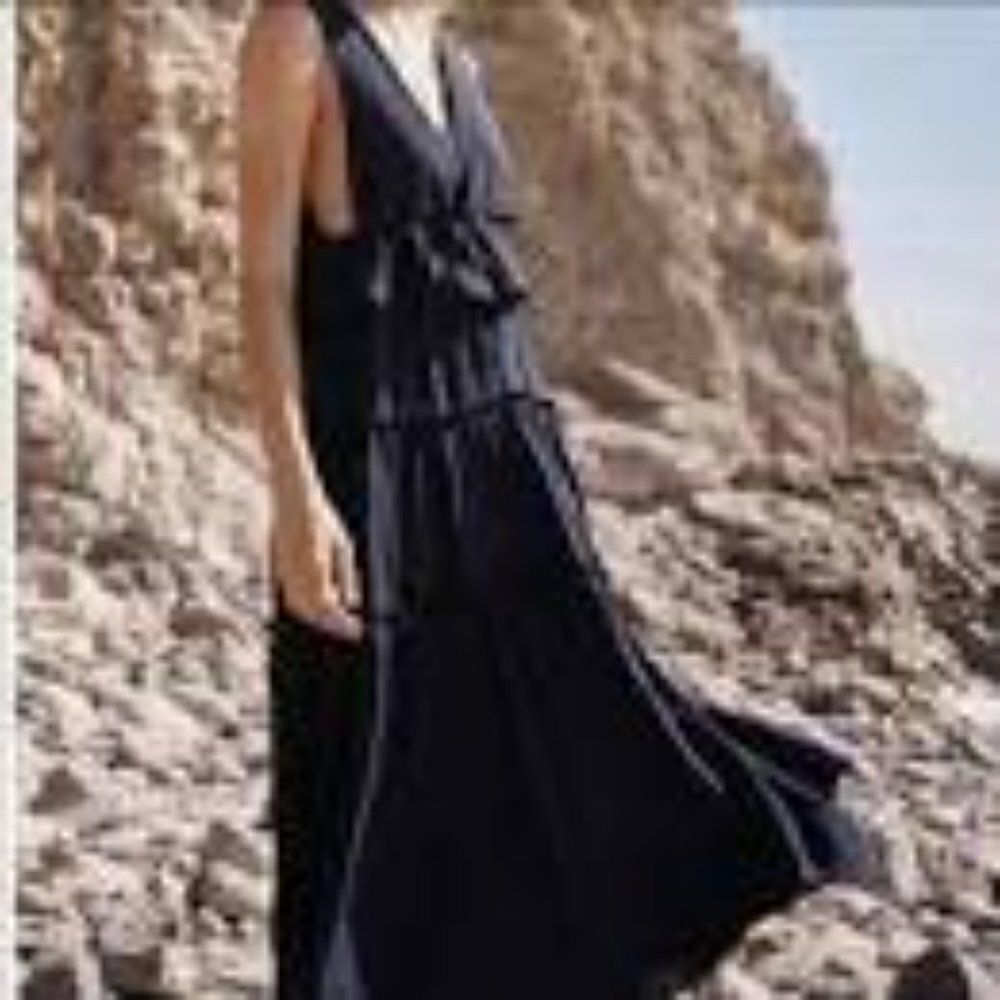 Sage The Label Womens Size XS Demeter Tiered Midi Dress Navy Blue V-Neck NEW!